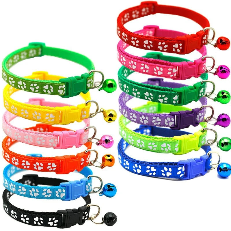 Collar para mascotas con campana, huella de dibujos animados, colorido, para perro, cachorro, gatito, collar ajustable de seguridad con timbre, accesorios para mascotas