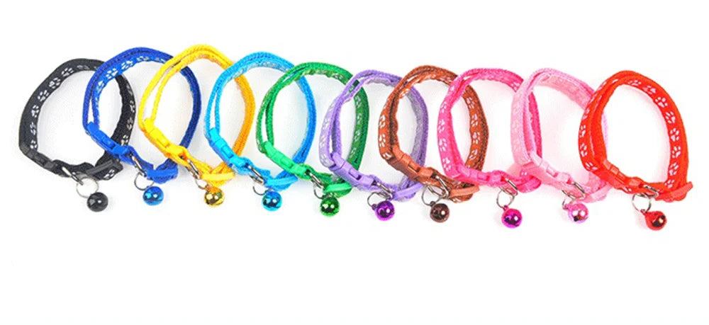 Collar para mascotas con campana, huella de dibujos animados, colorido, para perro, cachorro, gatito, collar ajustable de seguridad con timbre, accesorios para mascotas